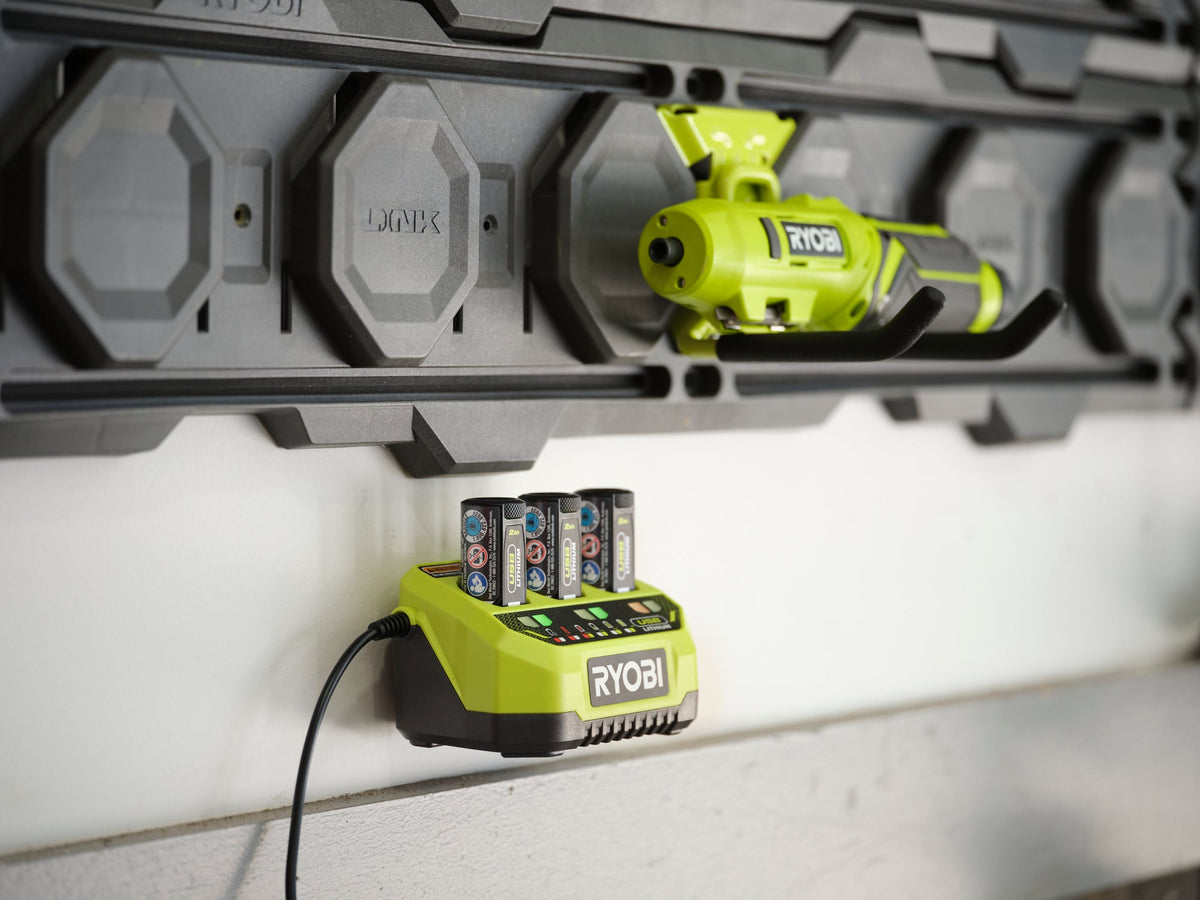 USB LITHIUM 3-PORT CHARGER | RYOBI