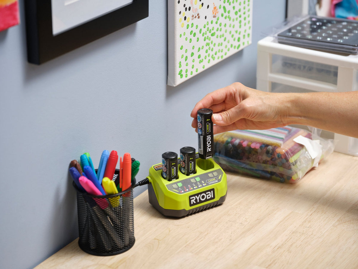 USB LITHIUM 3-PORT CHARGER | RYOBI