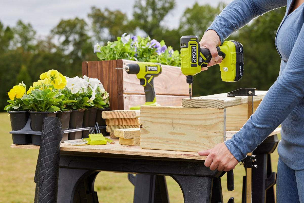 18V ONE+ 1/4″ HEX SCREWDRIVER KIT | RYOBI