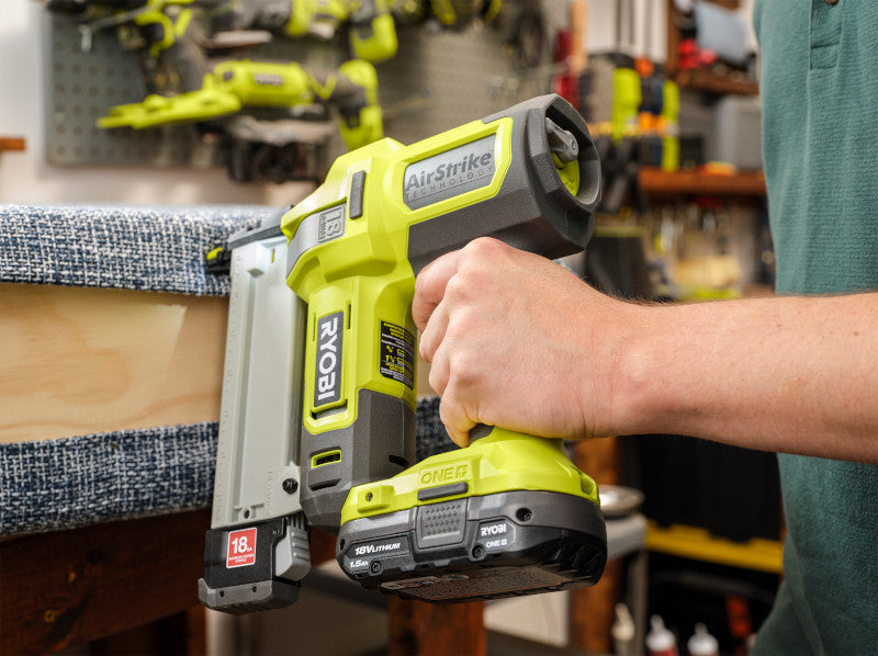 18V ONE+ AIRSTRIKE 18GA NARROW CROWN STAPLER KIT | RYOBI