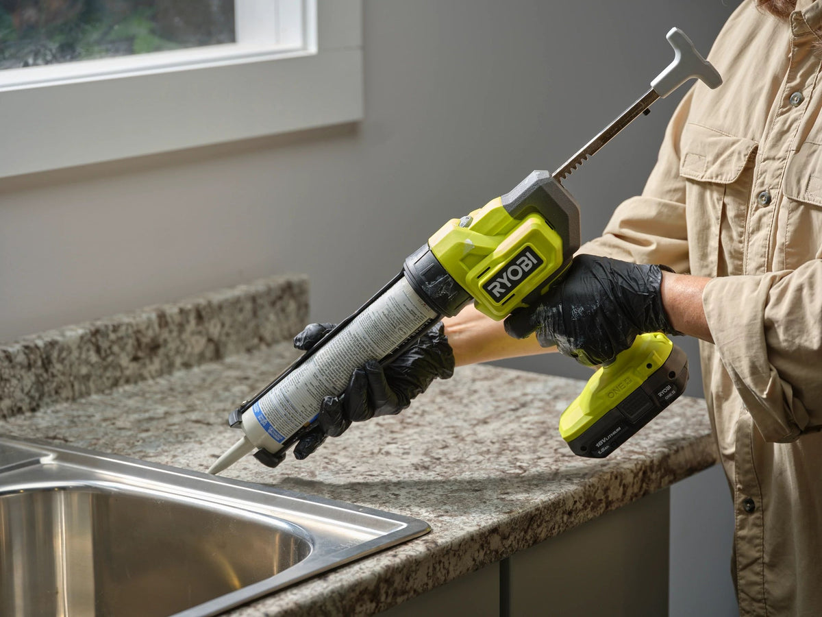18V ONE+ 10 OZ. CAULK AND ADHESIVE GUN | RYOBI