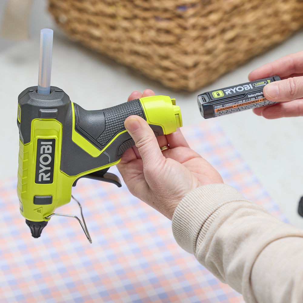USB LITHIUM GLUE GUN KIT | RYOBI