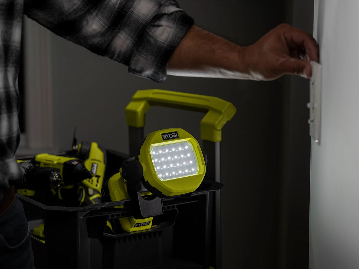 18V ONE+ LED CLAMP LIGHT KIT | RYOBI