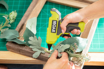 18V ONE+ COMPACT GLUE GUN KIT | RYOBI