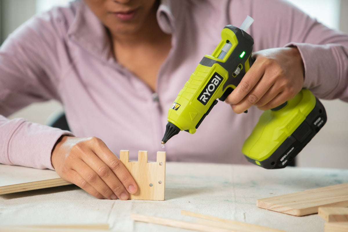 18V ONE+ DUAL TEMPERATURE GLUE GUN KIT | RYOBI