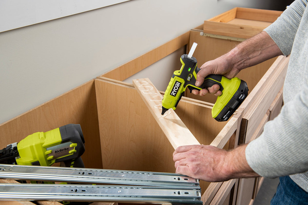 18V ONE+ DUAL TEMPERATURE GLUE GUN KIT | RYOBI