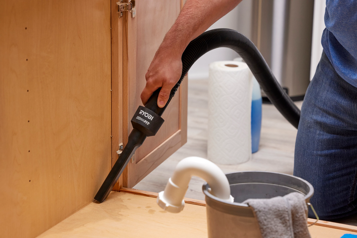UNIVERSALFIT WET/DRY CREVICE TOOL | RYOBI